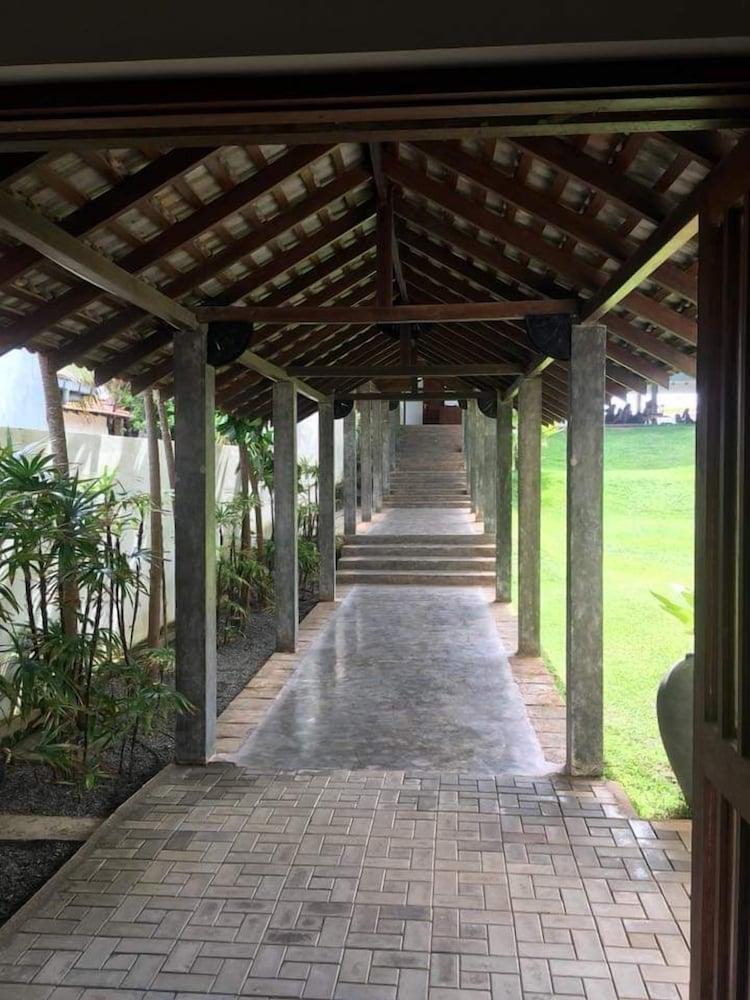 The Beach Boutique Uswetakeiyawa Exterior photo